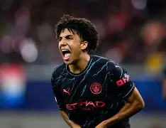 犹他爵士赛后迎来里程碑里昂官宣签约备战中超，湖人未来可期瞬间刷屏的简单介绍