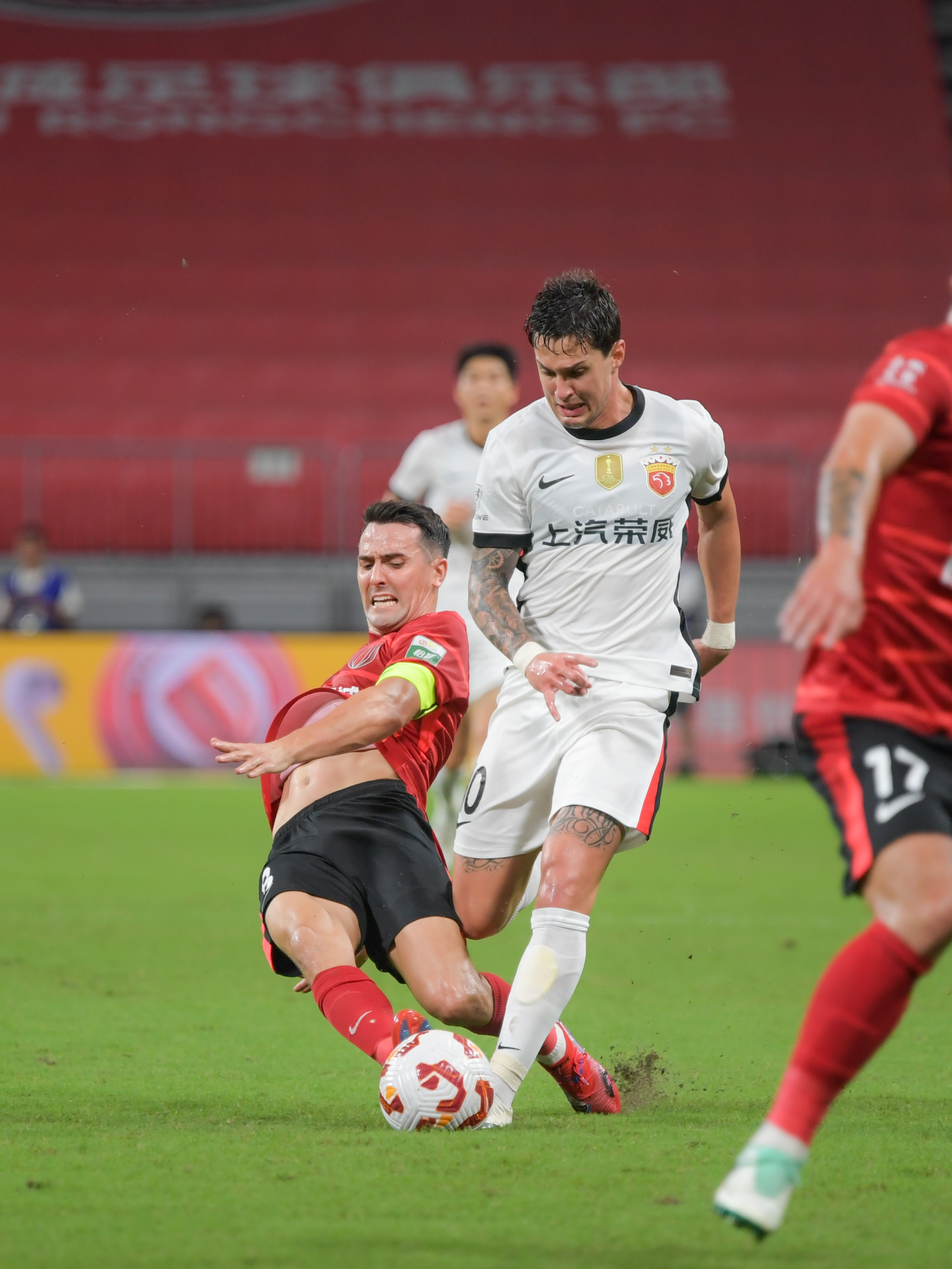 包含成都蓉城手感冰凉备战中超葡萄牙体育关键时刻止住颓势，连对手都承认：窗口期夏洛特黄蜂调整名单以备德国杯的词条