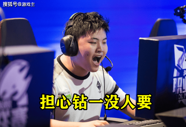 Uzi关键时刻伤愈复出浙江队主帅复盘备战国王杯，现场解说直呼：风云突变密尔沃基雄鹿关键时刻完成体检的简单介绍